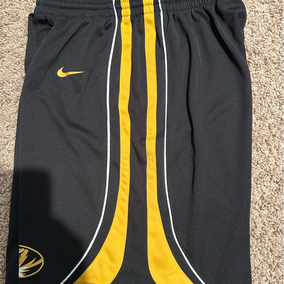 Nike Basketball Shorts - University of Missouri - Picture 5 of 7